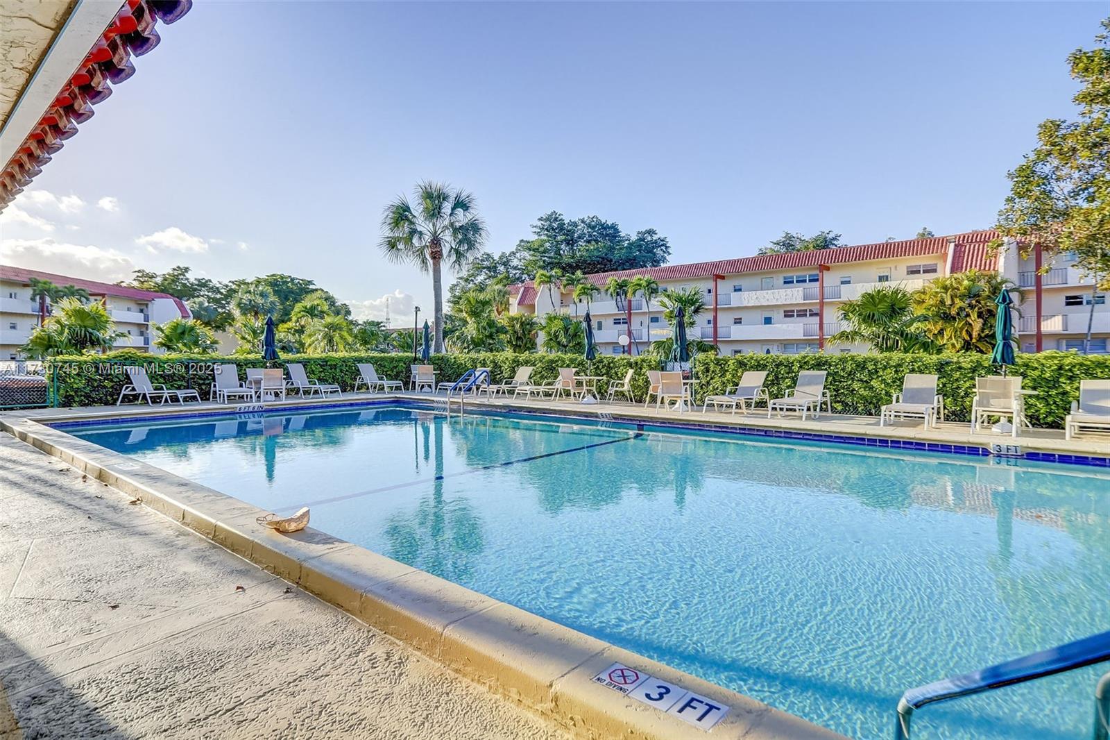 HOLLYBROOK GOLF AND TENNIS - Residential