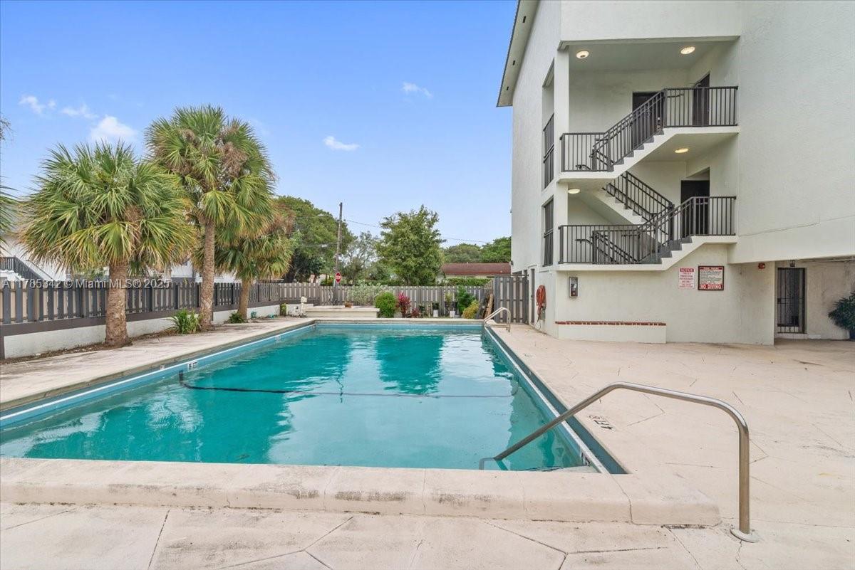 5731 NW 37th St 306