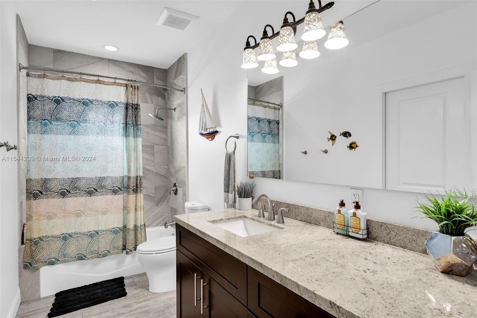 PORT LARGO - Residential