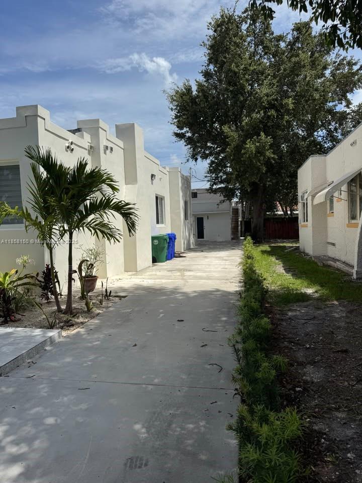 1670 SW 11th Ter