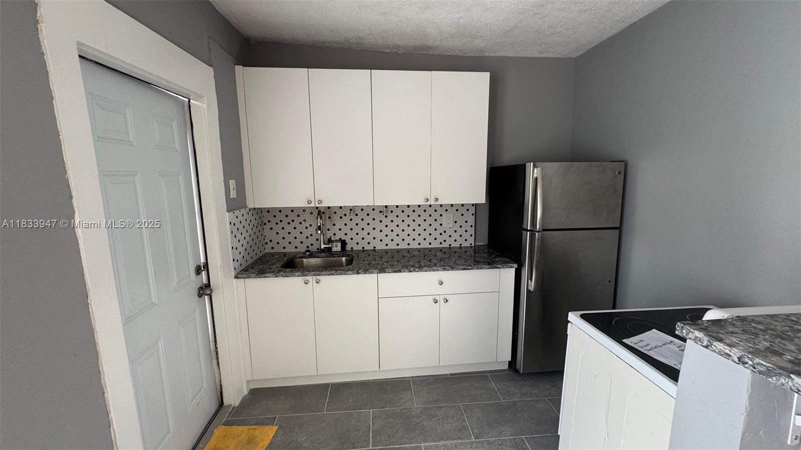 HOLLYWOOD SOUTH SIDE ADD - Residential Lease