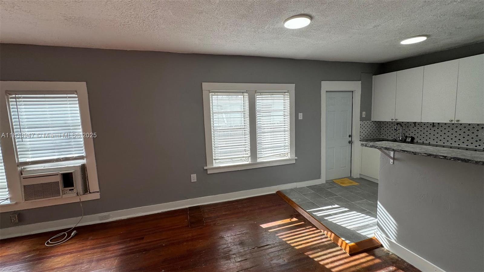 HOLLYWOOD SOUTH SIDE ADD - Residential Lease