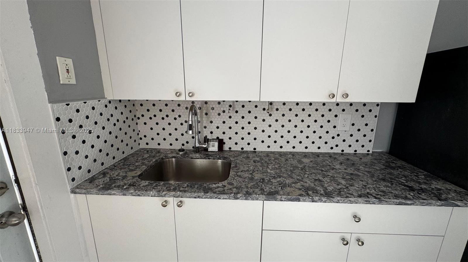 HOLLYWOOD SOUTH SIDE ADD - Residential Lease