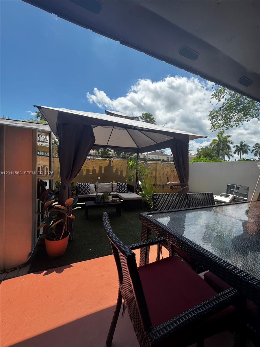 DEVON AIRE VILLAS SEC 8 - Residential