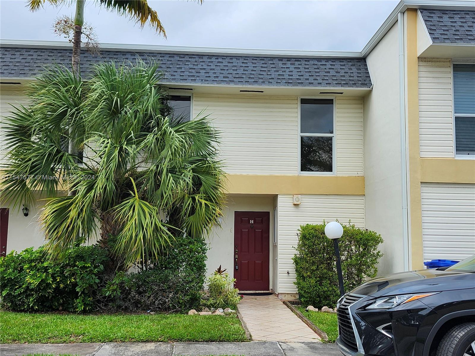 Property for Sale at 3321 Raleigh St 3H, Hollywood, Broward County, Florida - Bedrooms: 3 
Bathrooms: 3  - $339,000