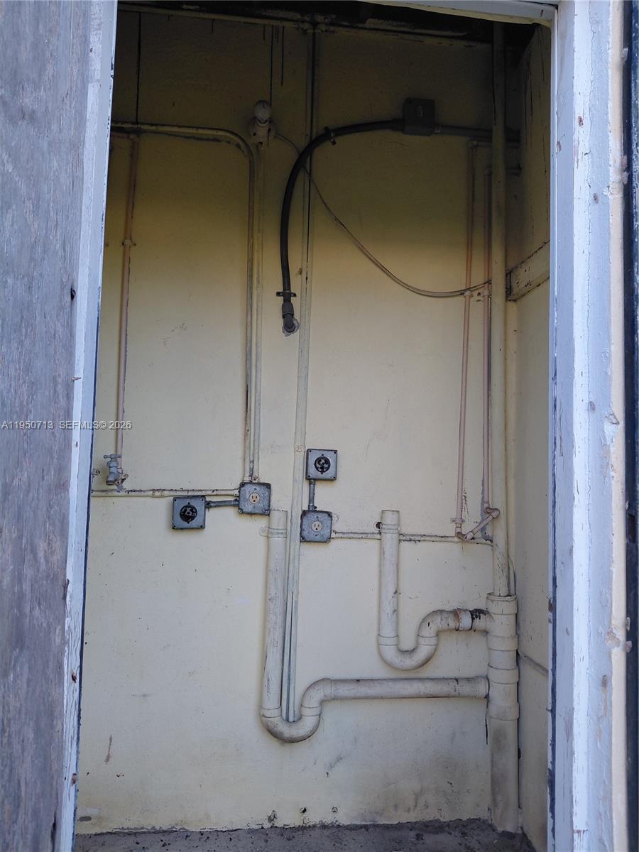 EVERGLADES AVENUE HGTS RE - Residential Income