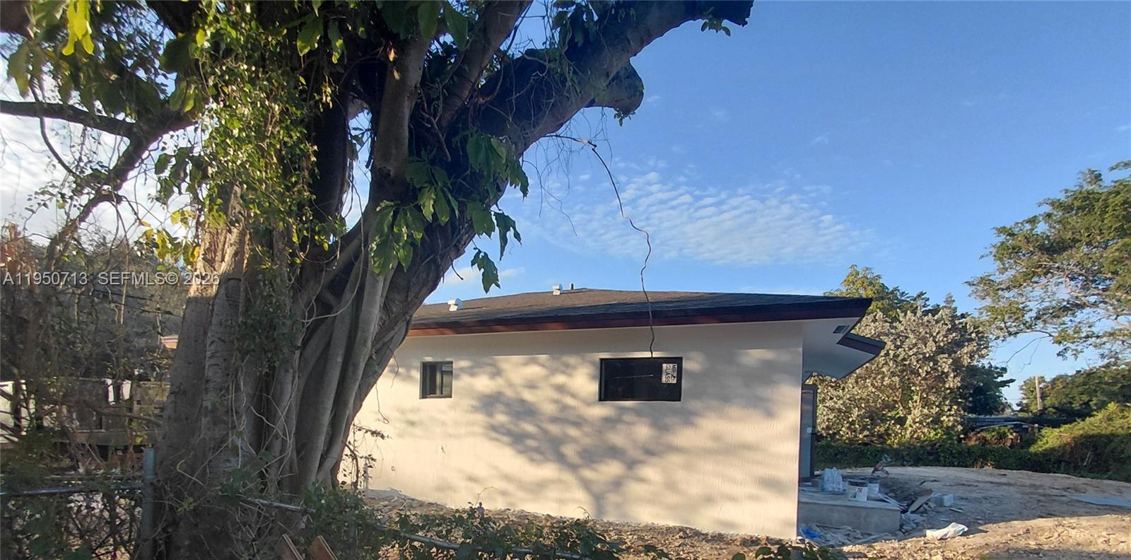 EVERGLADES AVENUE HGTS RE - Residential Income