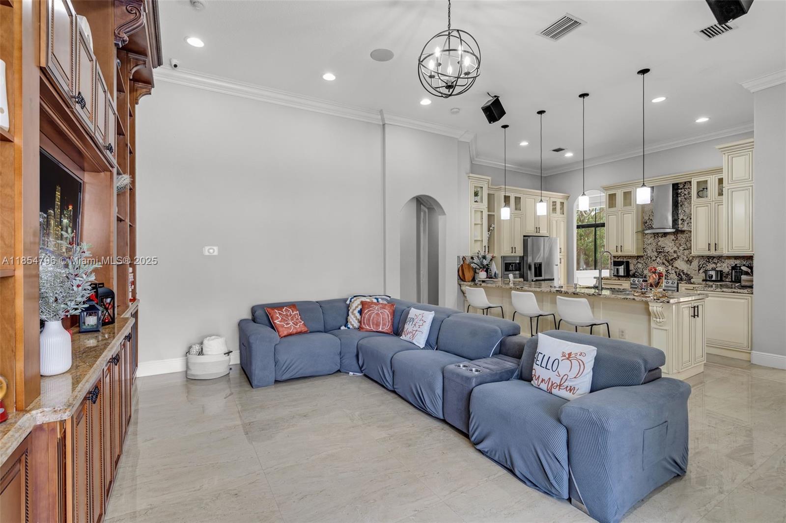 HARBOUR LAKES ESTATES - Residential