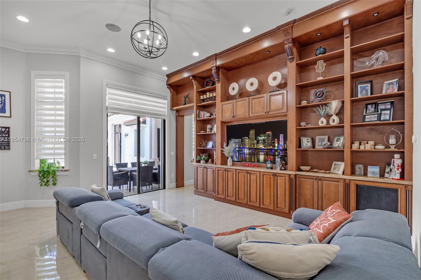 HARBOUR LAKES ESTATES - Residential