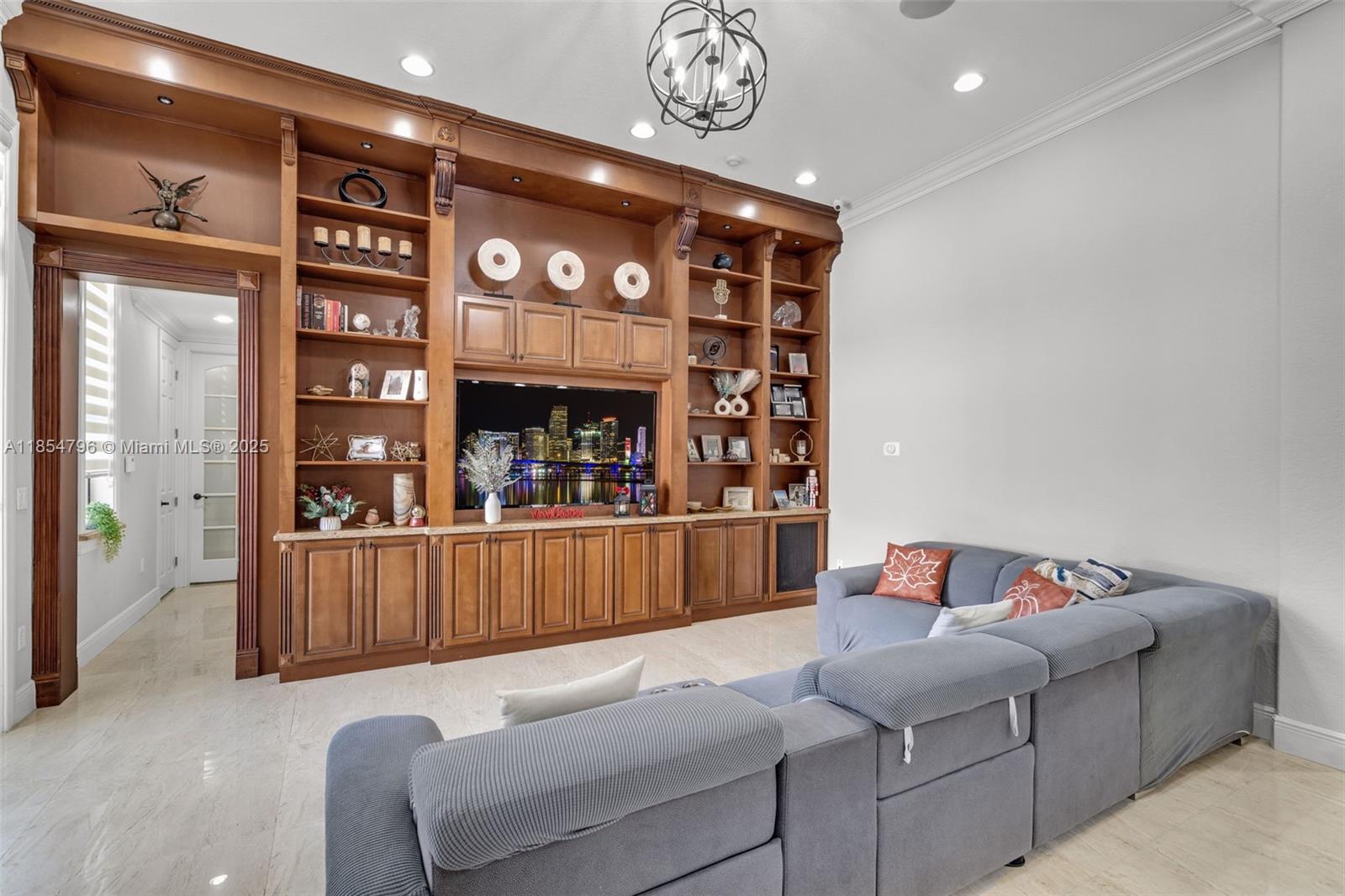 HARBOUR LAKES ESTATES - Residential