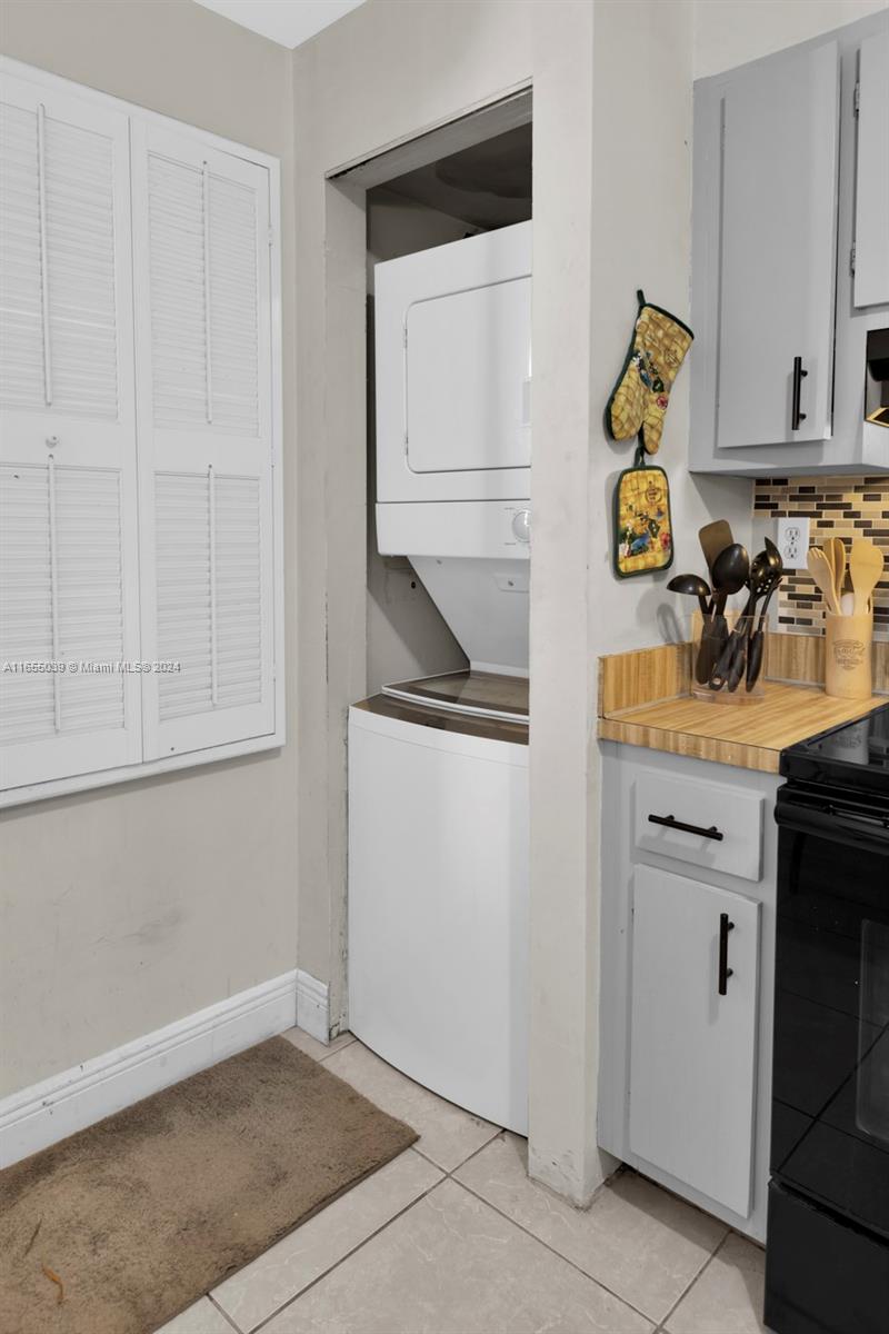 LAGO WEST CONDOMINIUM - Residential
