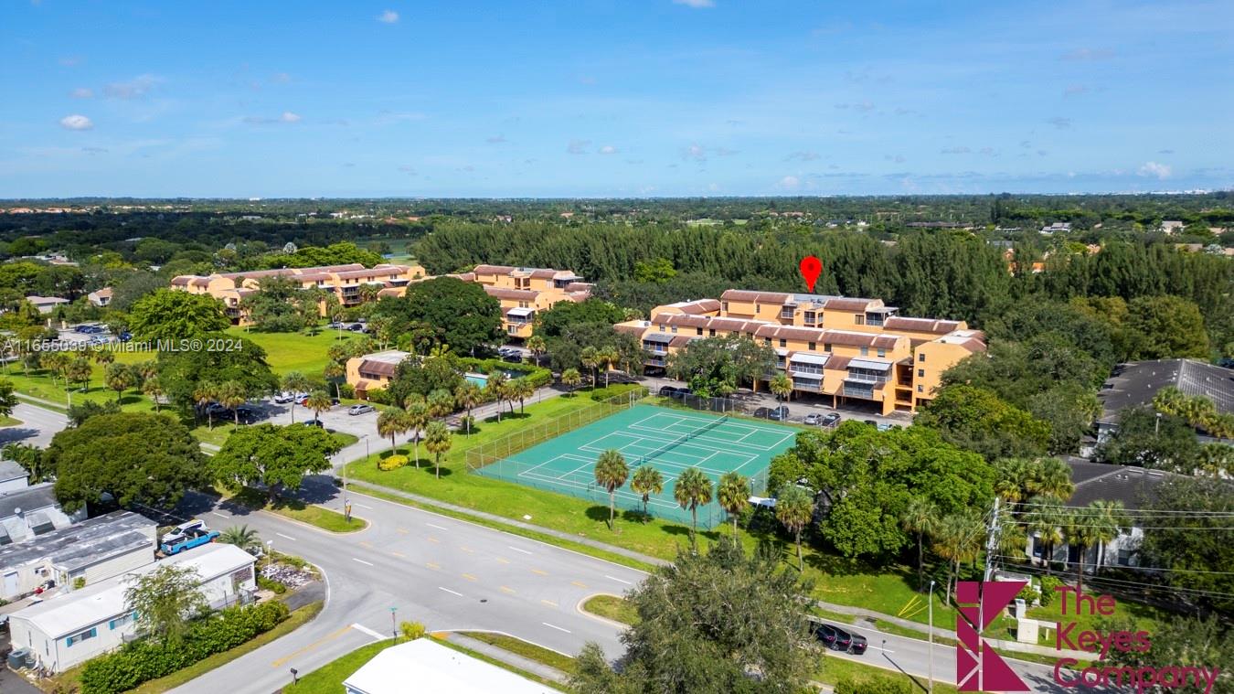 LAGO WEST CONDOMINIUM - Residential