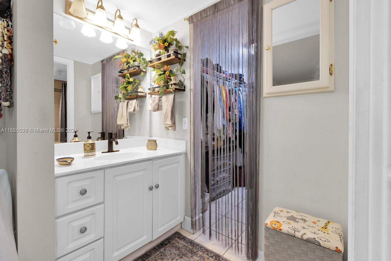 LAGO WEST CONDOMINIUM - Residential