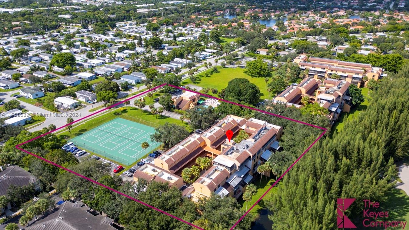 LAGO WEST CONDOMINIUM - Residential