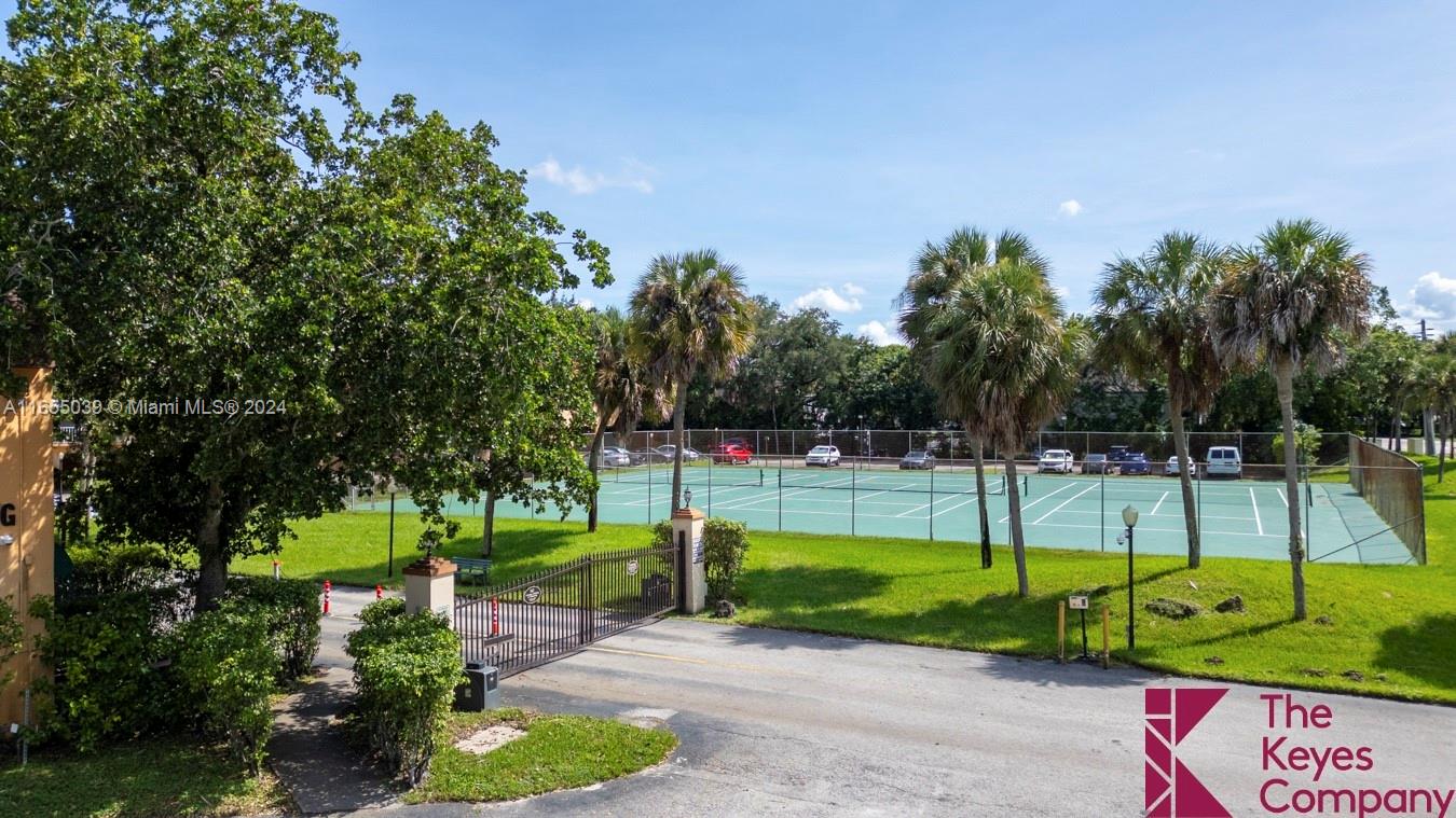 LAGO WEST CONDOMINIUM - Residential
