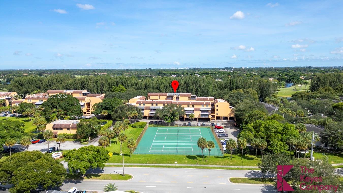LAGO WEST CONDOMINIUM - Residential
