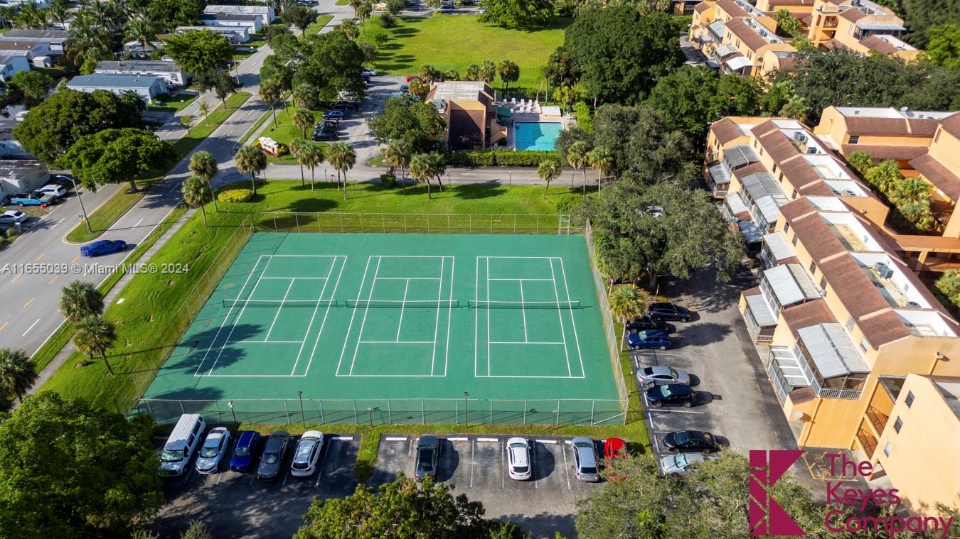 LAGO WEST CONDOMINIUM - Residential