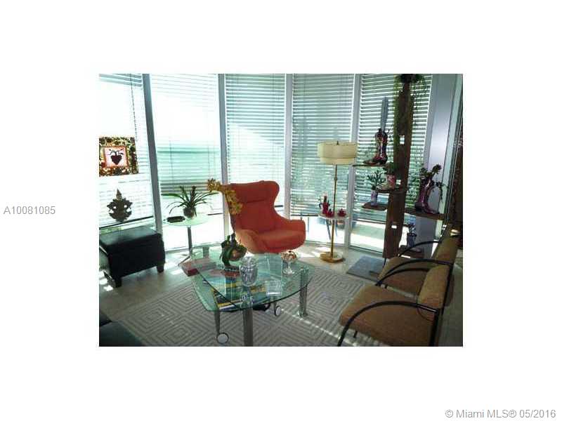Amazing 1/1 fully furnished unit. Huge balcony. Great location close to Brickell, Key Biscayne, Coconut Grove and Coral Gables.