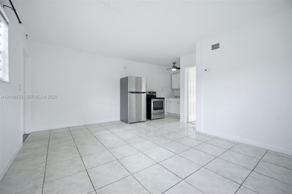 Photo of 823-825 NW 9th St, Hallandale Beach, FL 33009 (MLS # A12008272)