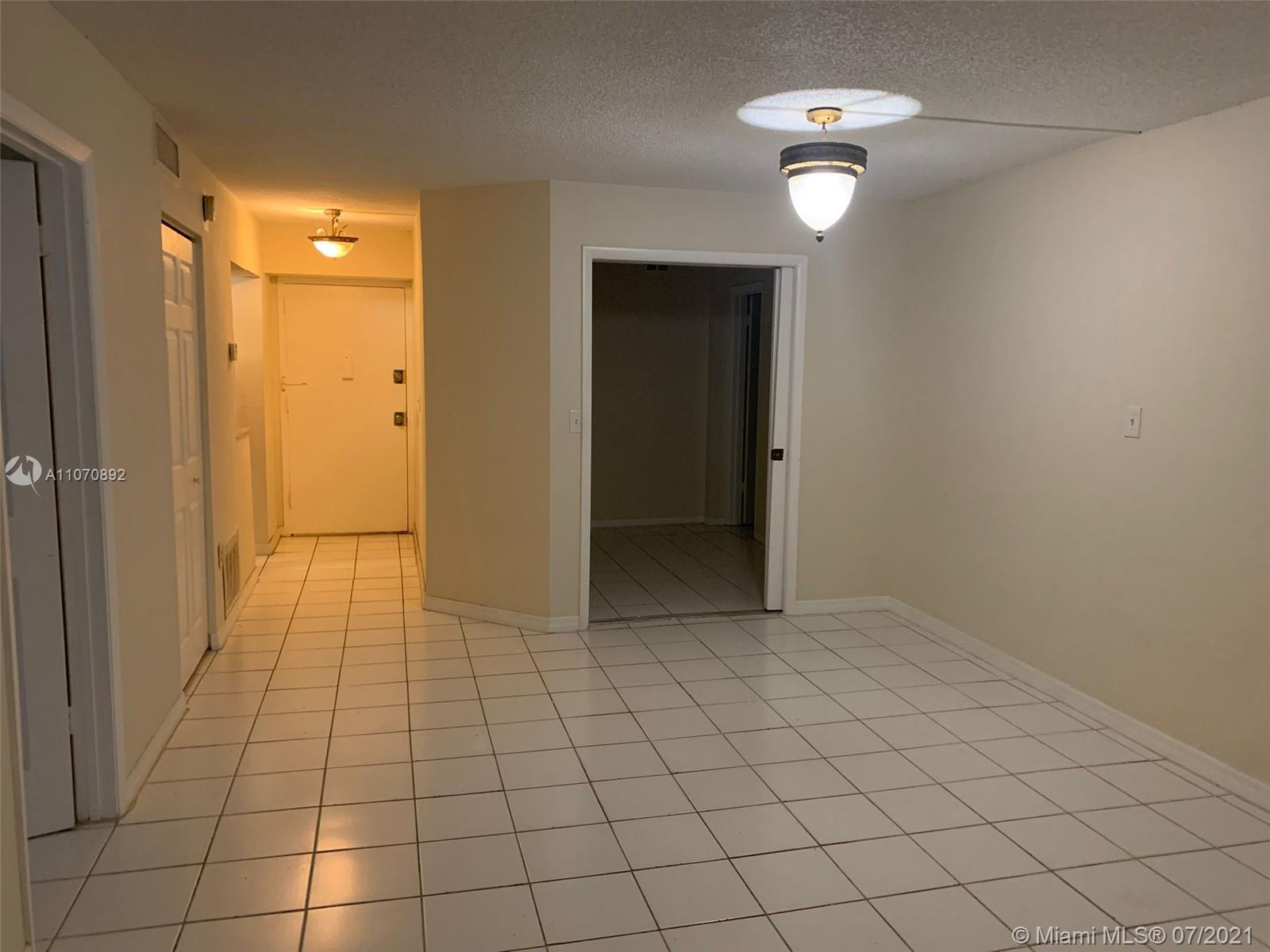 Beautiful comfortable 1 bed, 2 bath apartment with a den converted into a 2nd bedroom in great area. 1 block from Byscane Blvd. Area shops include supermarket, clothing stores, bank, restaurants, etc.