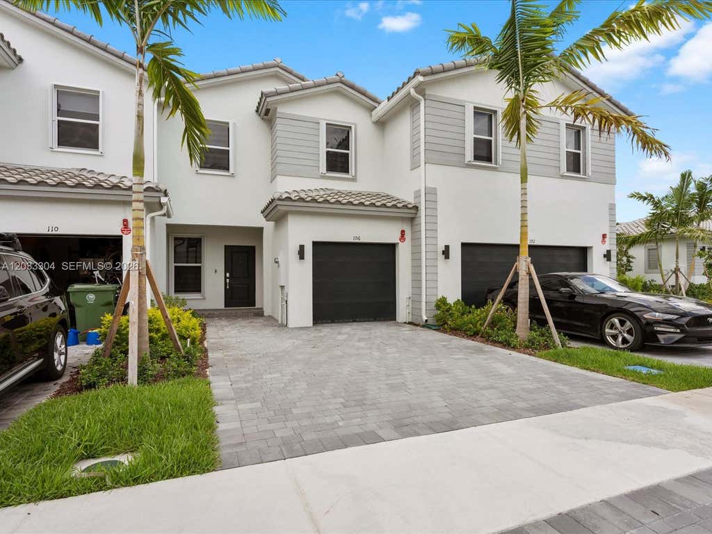 Photo of 106 SW 184th Pl #106, Pembroke Pines, FL 33029 (MLS # A12033304)
