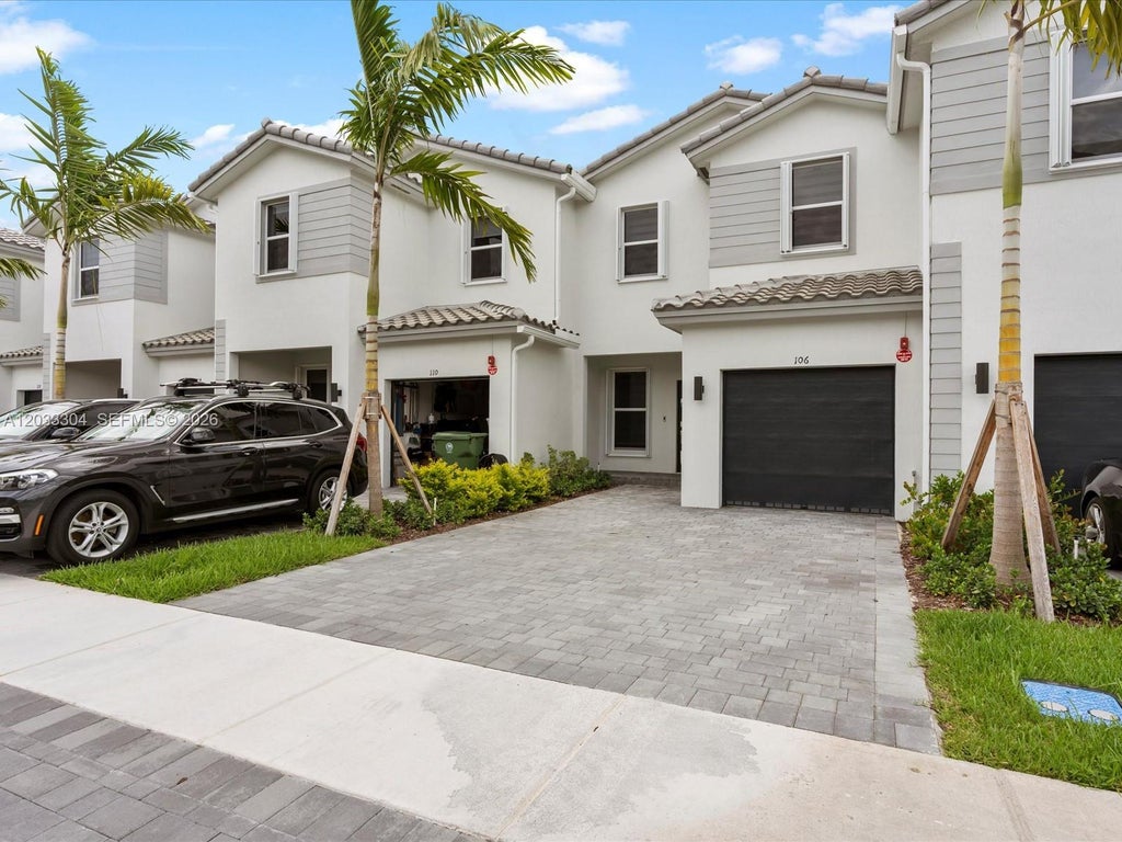 Photo of 106 SW 184th Pl #106, Pembroke Pines, FL 33029 (MLS # A12033304)