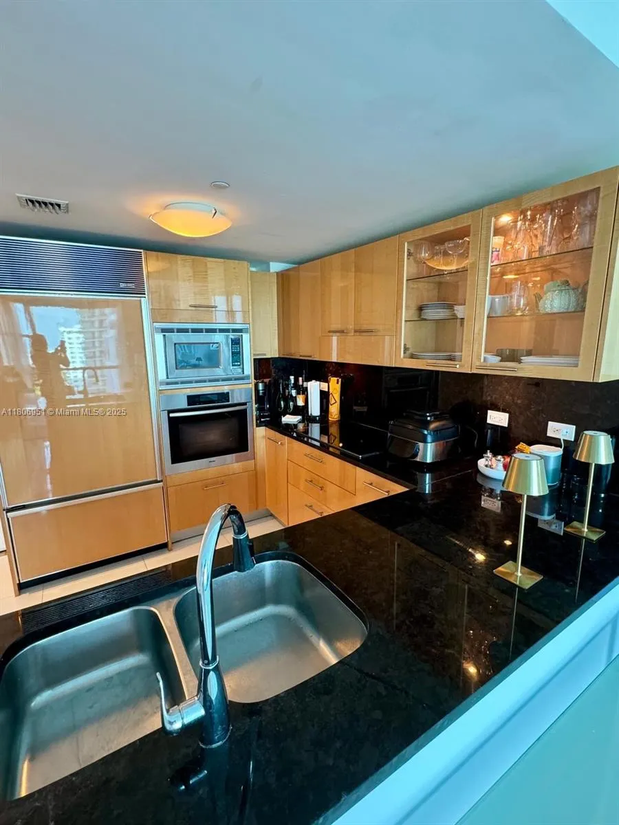 Miami Beach, Florida 33141, United States, 1 Bedroom Bedrooms, ,1 BathroomBathrooms,Residential,Active,133945