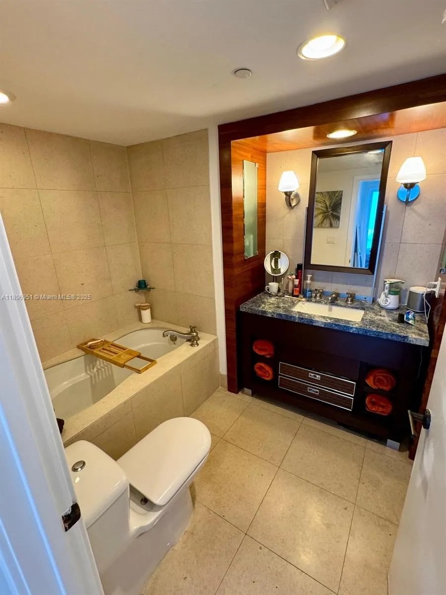 Miami Beach, Florida 33141, United States, 1 Bedroom Bedrooms, ,1 BathroomBathrooms,Residential,Active,133945