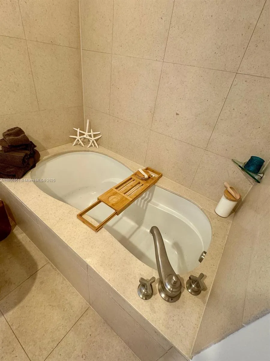 Miami Beach, Florida 33141, United States, 1 Bedroom Bedrooms, ,1 BathroomBathrooms,Residential,Active,133945