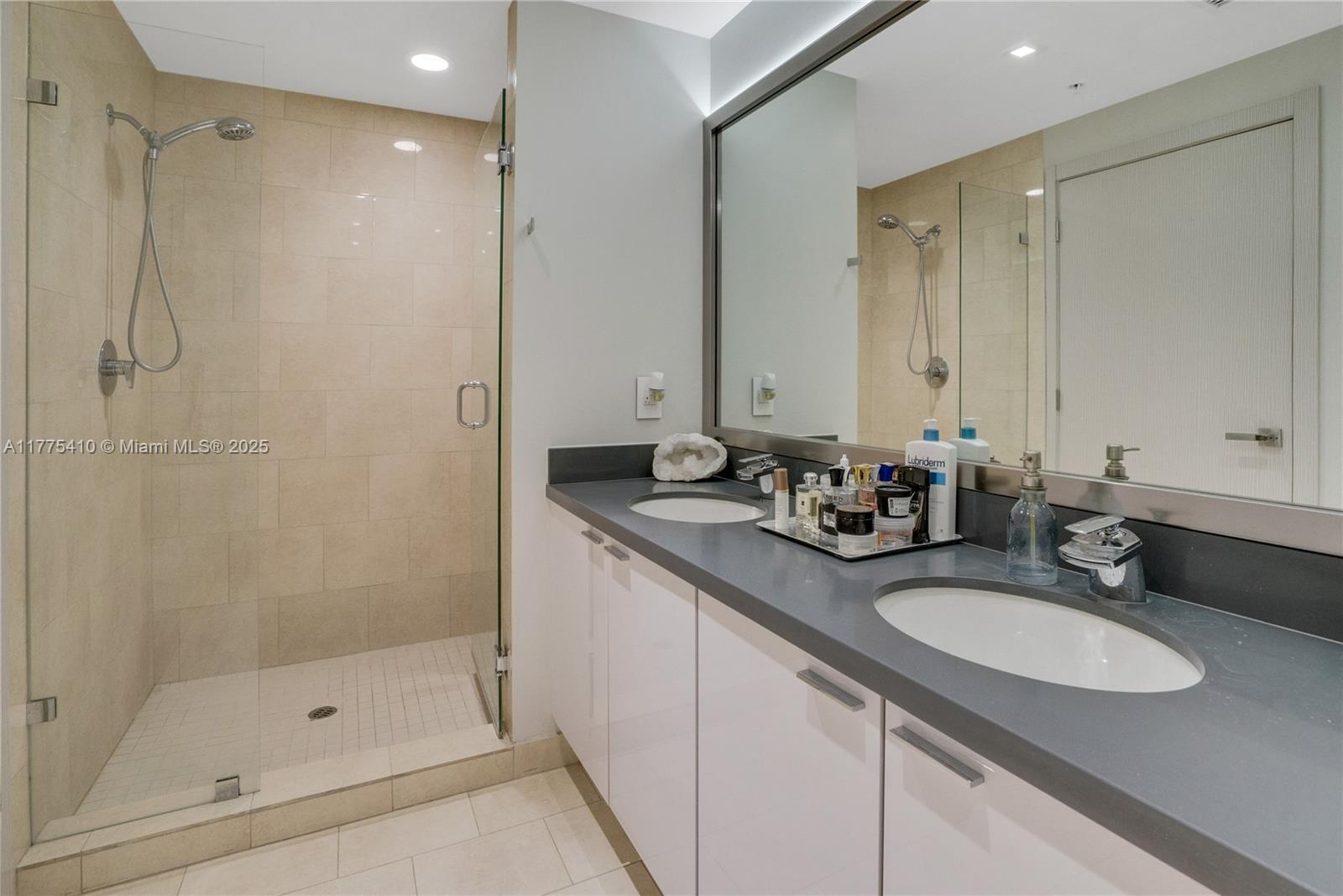 IVY CONDO - Residential Lease