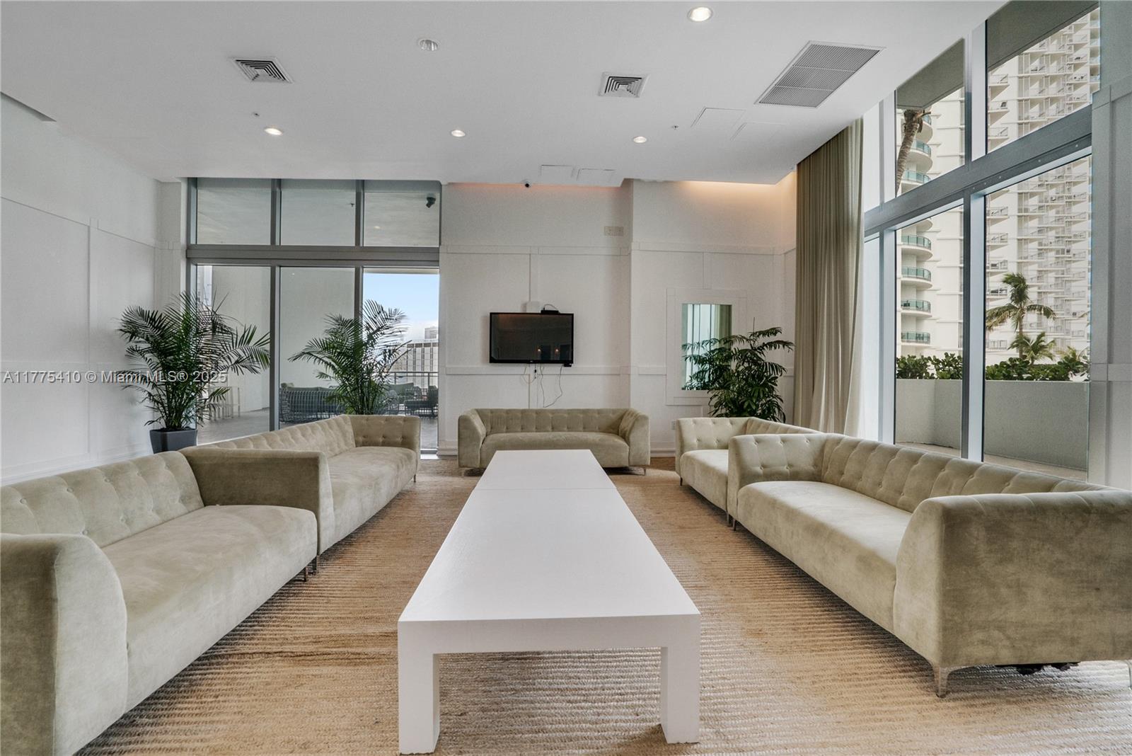 IVY CONDO - Residential Lease