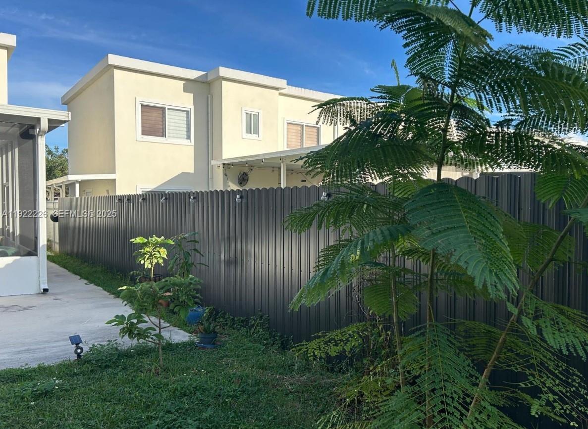 VITRAN AT NARANJA ESTATES - Residential