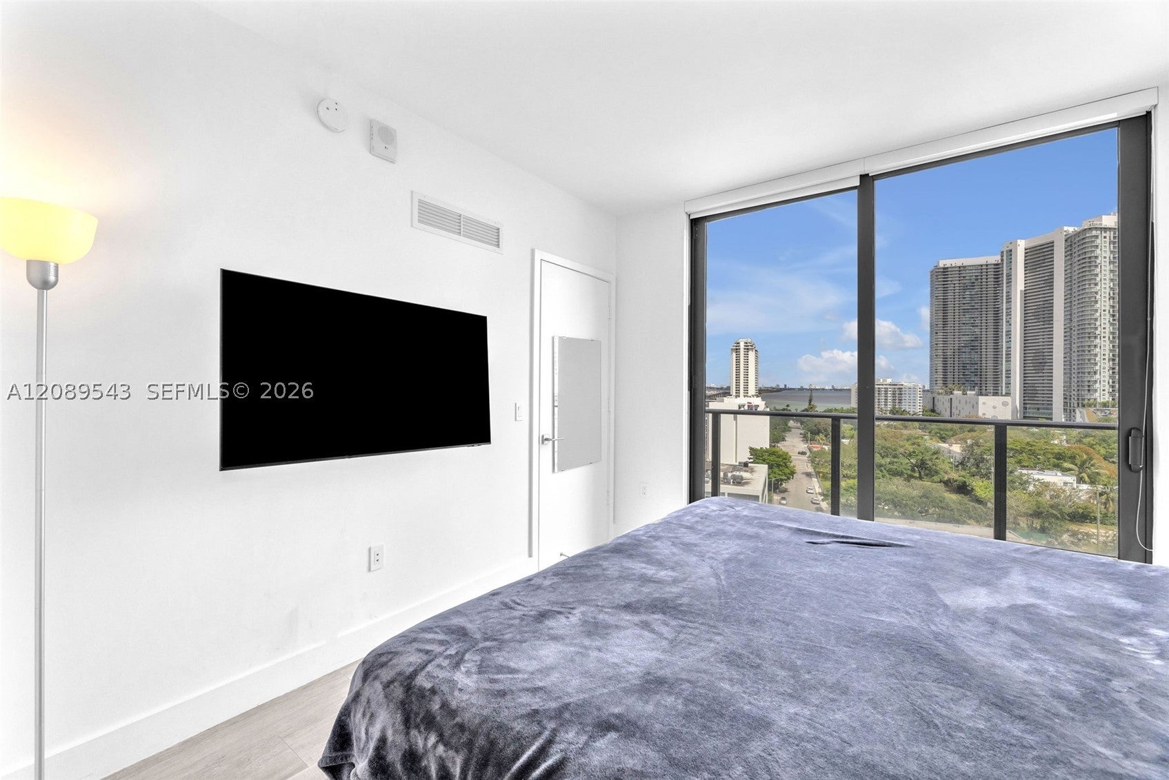 121 NE 34th St 905