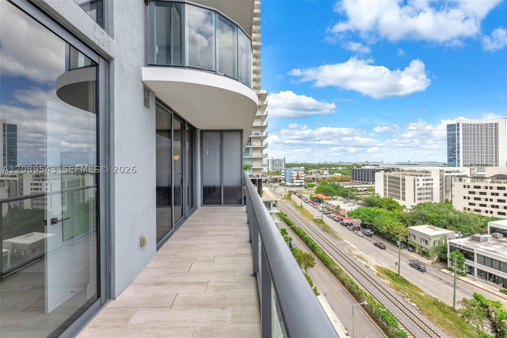 121 NE 34th St 905