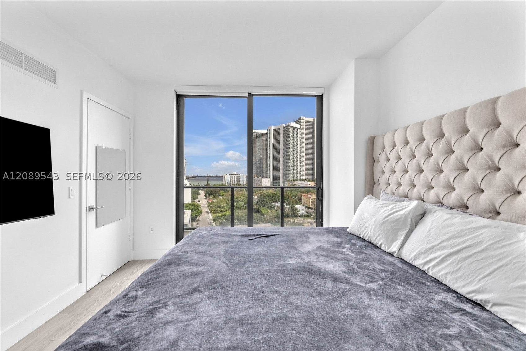 121 NE 34th St 905