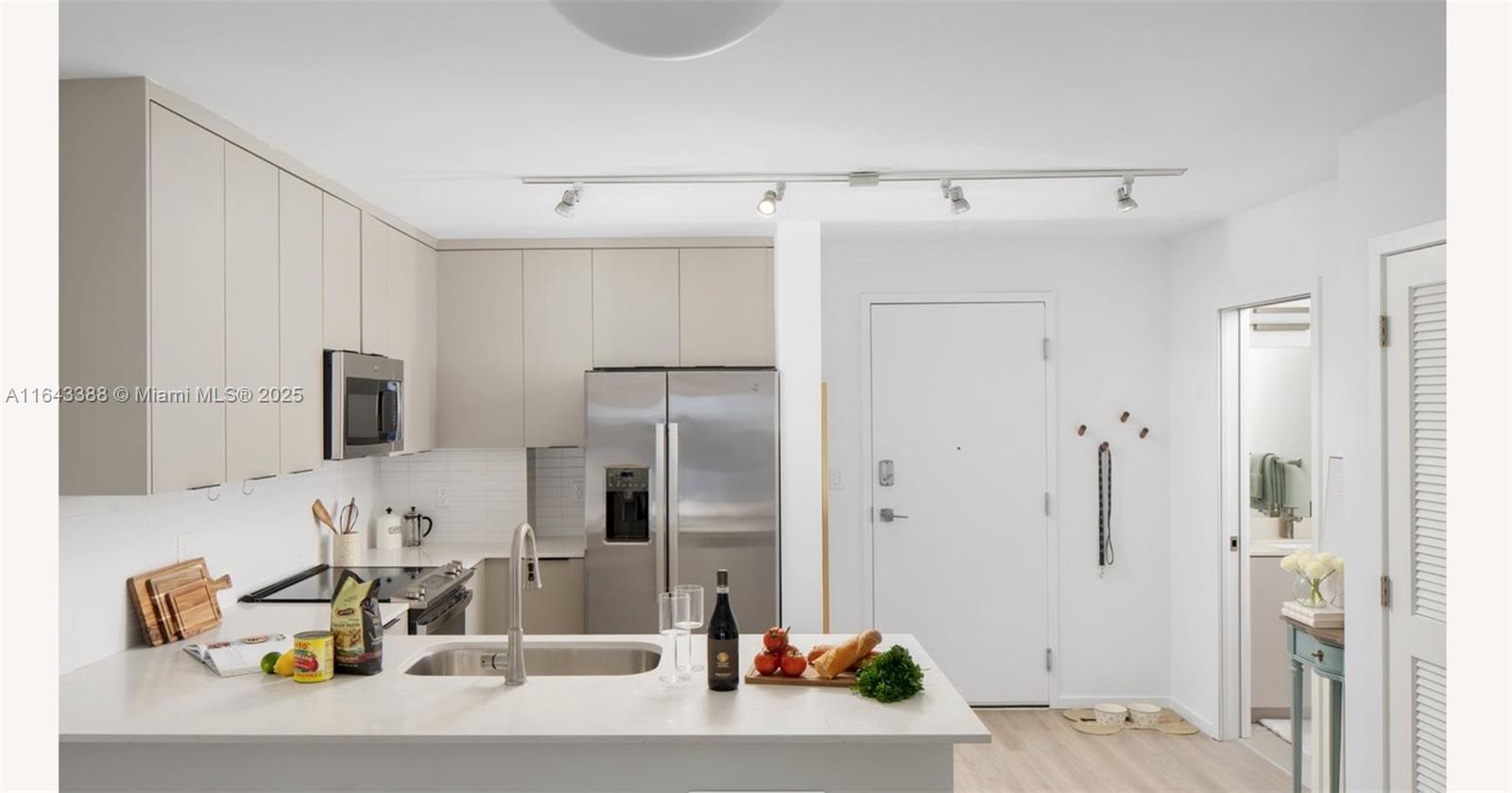 NASSAU POINT - Residential Lease