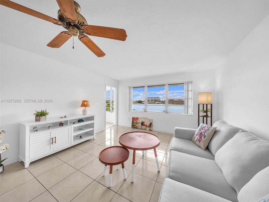 Bright and very well-kept, fully furnished 1-bedroom, 1.5-bath condo with beautiful lake views, offering a quiet and serene atmosphere throughout. Features an additional sunny room overlooking the lake, light tile floors throughout, and a spacious kitchen with room for a breakfast table. Prime location within the building: corner top-floor unit with low maintenance fees and almost-new, high-quality furniture included in the sale. Don’t miss this great opportunity!

Well-maintained building — A/C piping has been replaced and the exterior was recently painted. Excellent amenities include a gym, pool, social room, and security cameras in the parking area. Prime location close to shopping, dining, and major highways. Move-in ready and easy to show