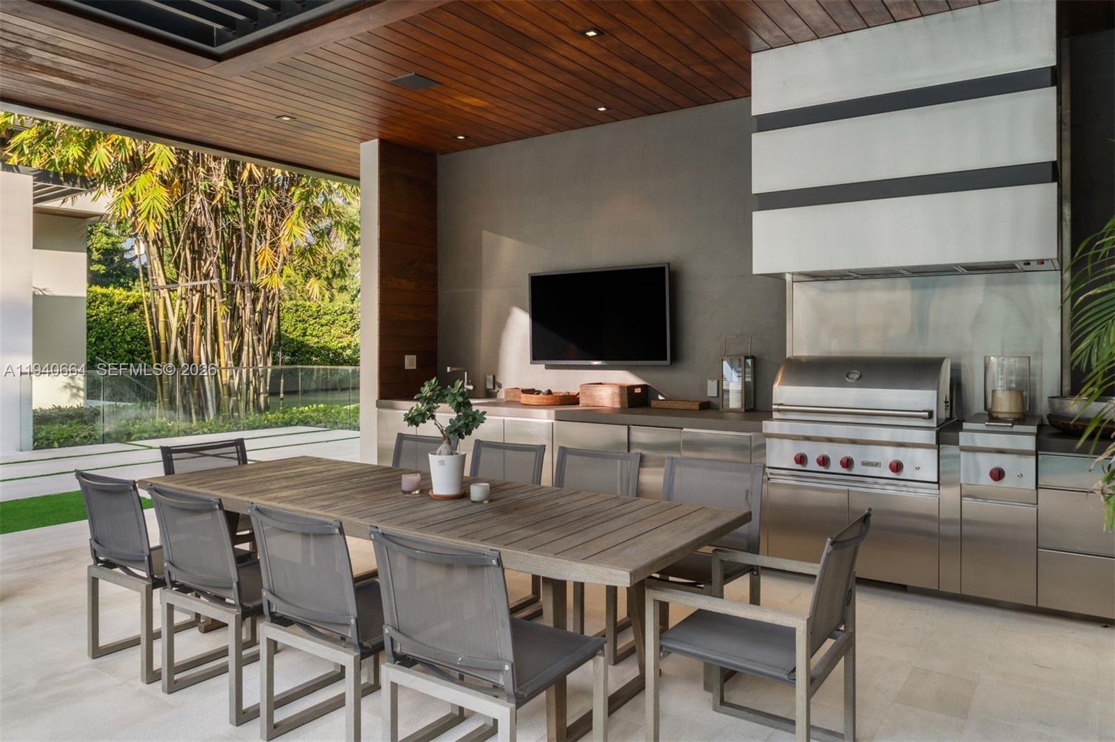 COLLINS MANOR - Residential