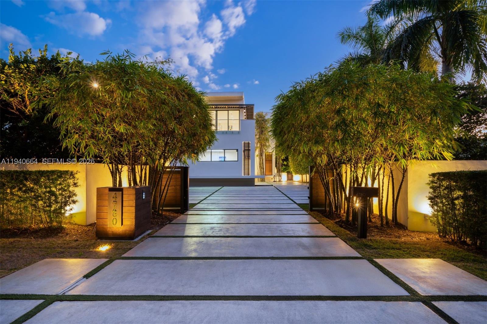 COLLINS MANOR - Residential