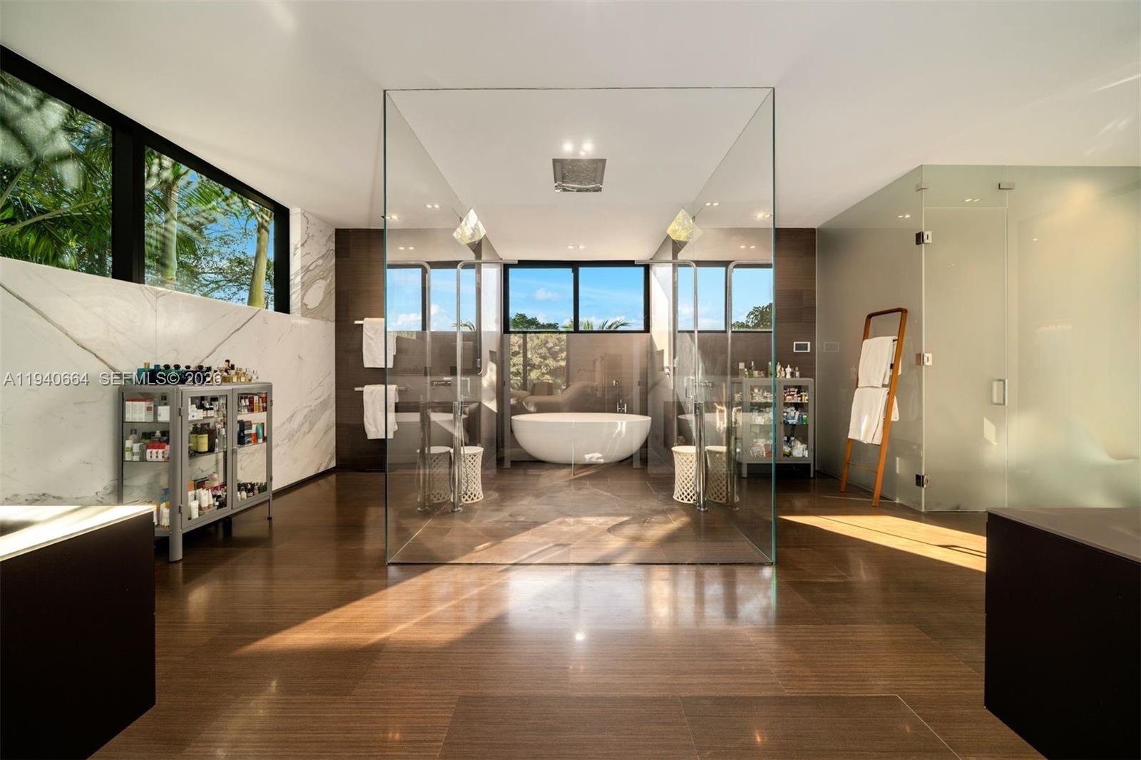 COLLINS MANOR - Residential