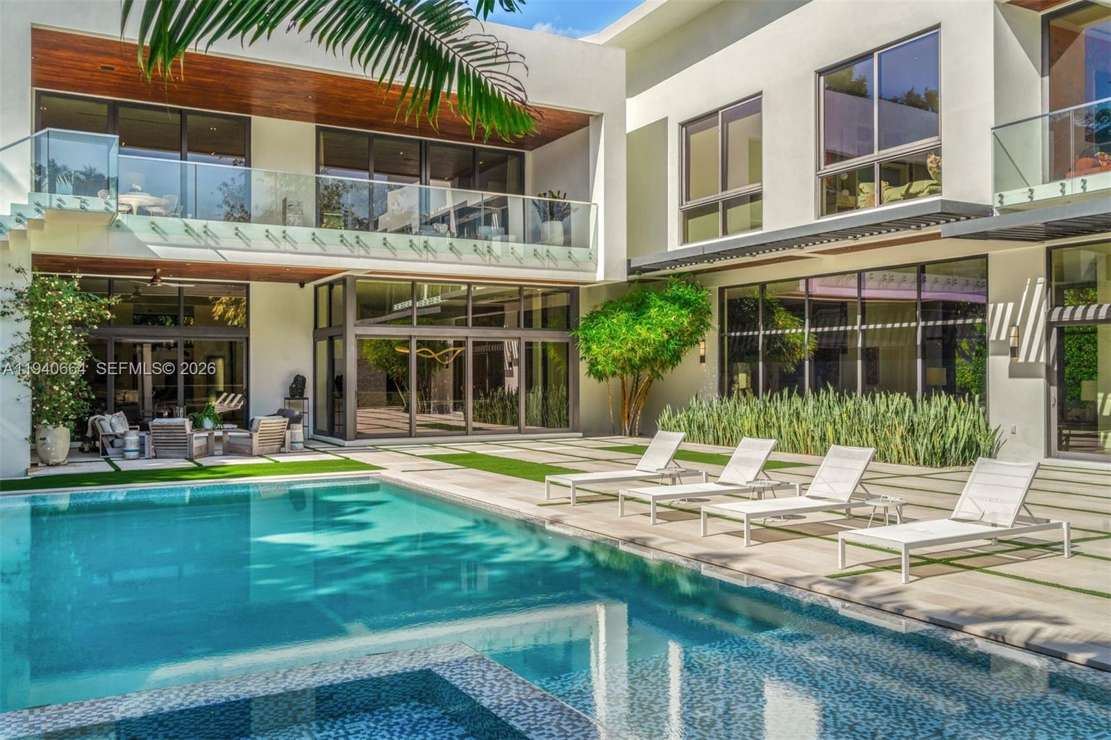 COLLINS MANOR - Residential