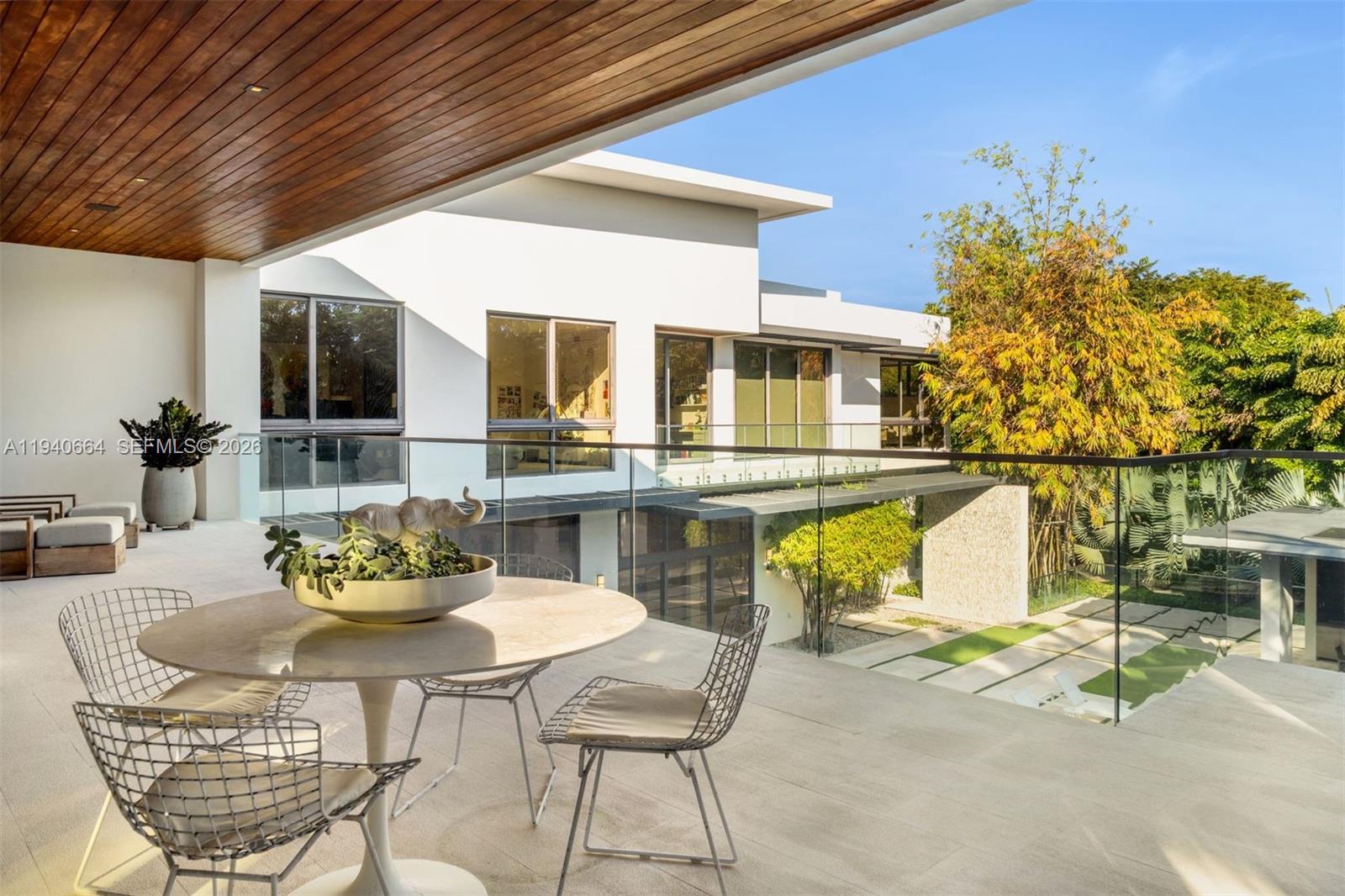 COLLINS MANOR - Residential