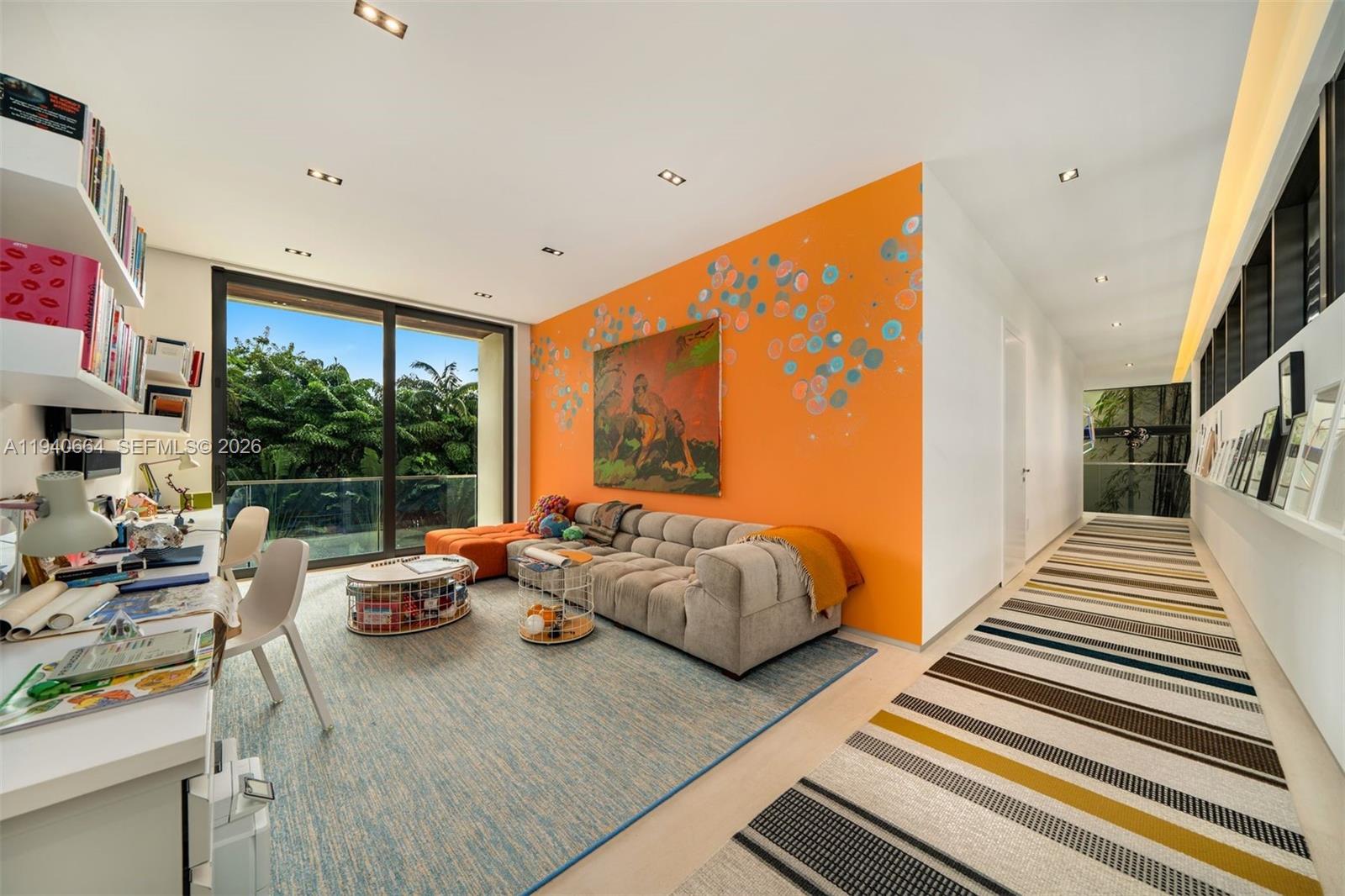 COLLINS MANOR - Residential