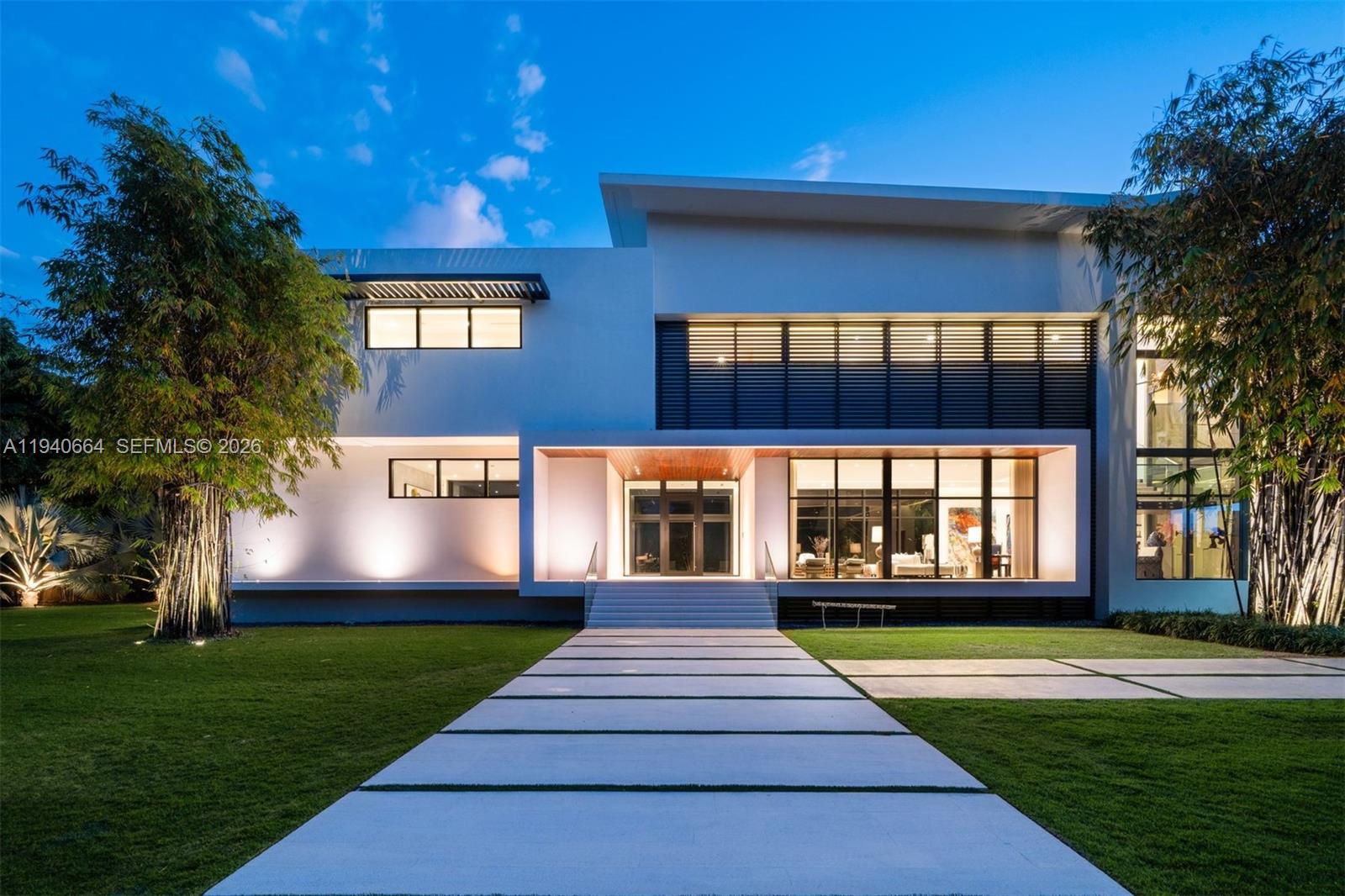 COLLINS MANOR - Residential