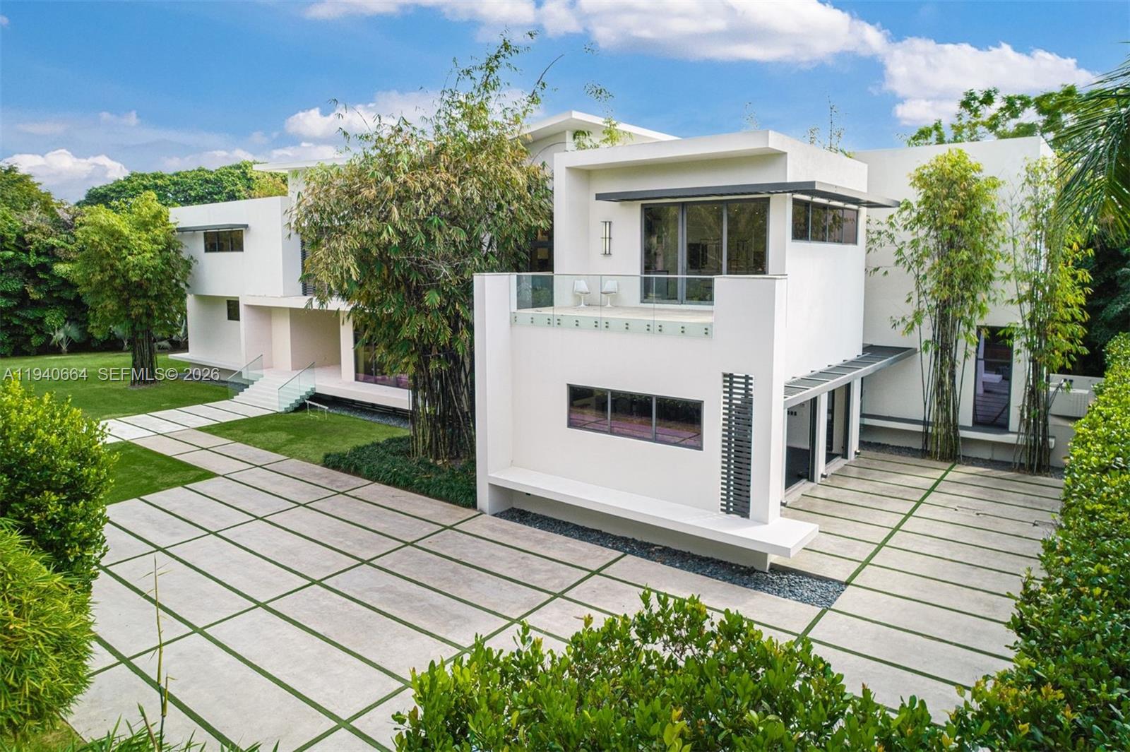 COLLINS MANOR - Residential