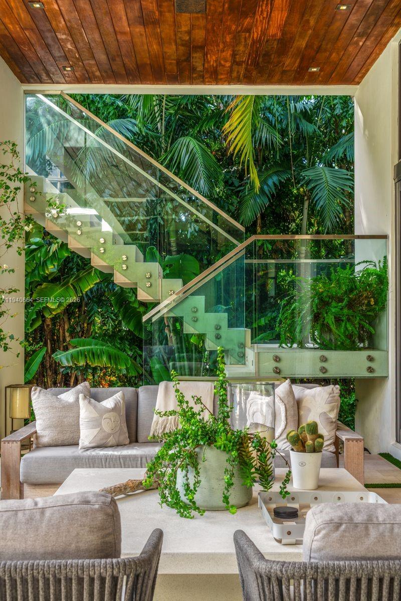 COLLINS MANOR - Residential