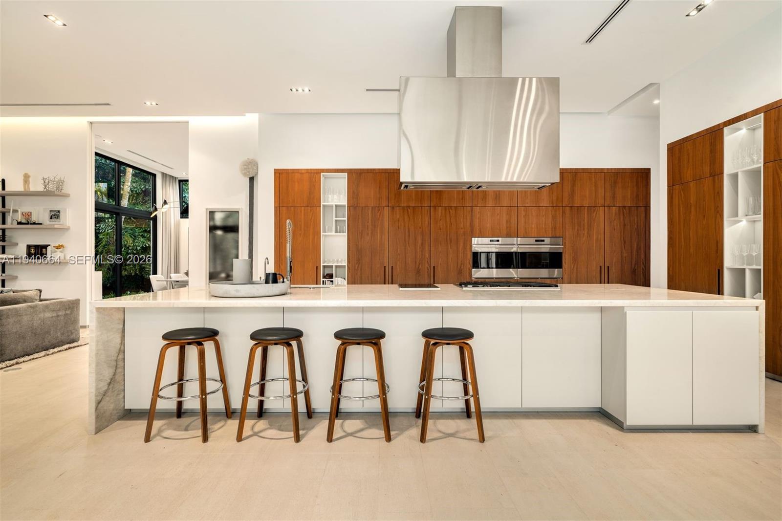 COLLINS MANOR - Residential