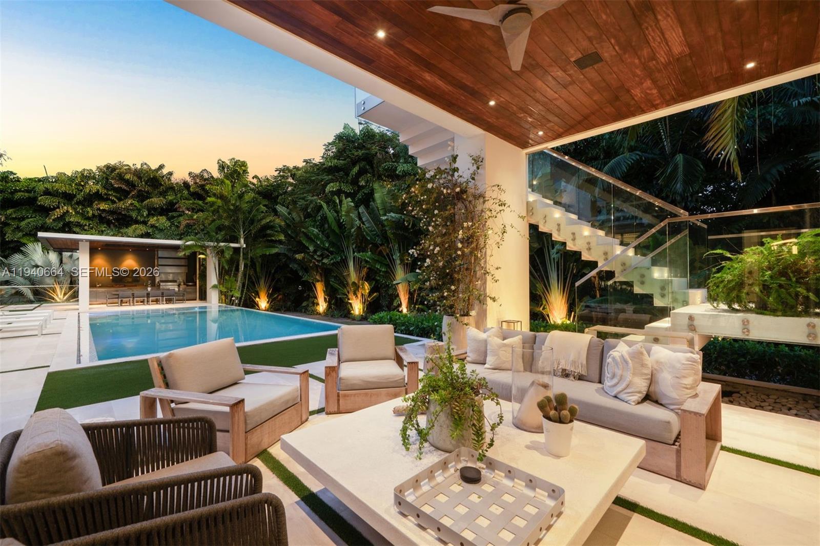 COLLINS MANOR - Residential