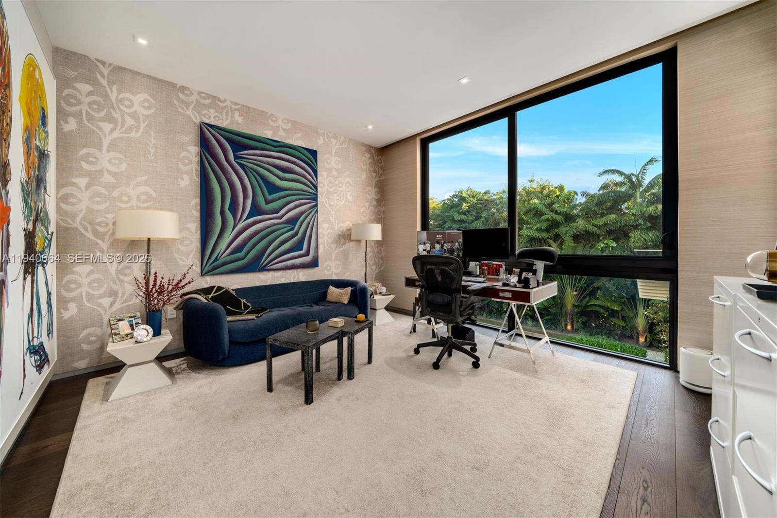 COLLINS MANOR - Residential