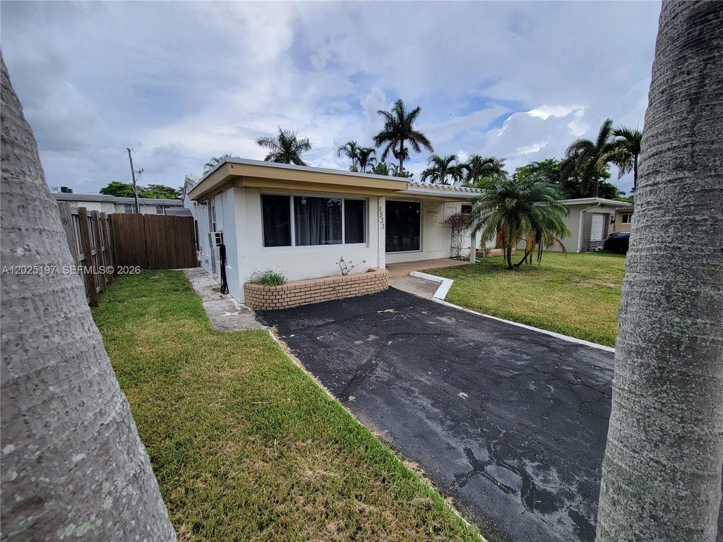 Photo of 1533 Cleveland St #0, Hollywood, FL 33020 (MLS # A12025197)
